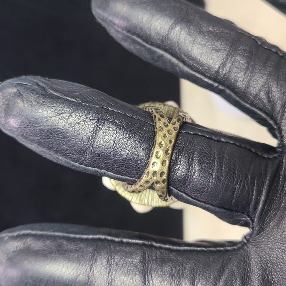 Elegant Floral Ring in Cream and Brasd Tone Size 7.25 - Picture 6 of 17